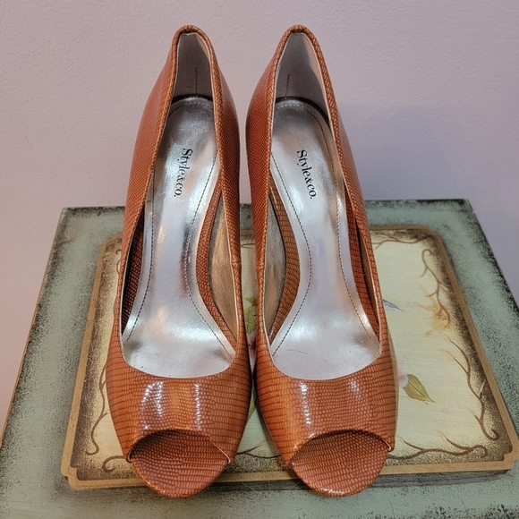 Style & Co Celine Faux Reptile Print Peep Toe Pump Size 6 - Picture 1 of 9